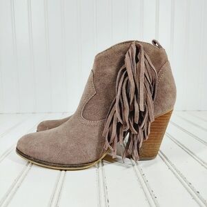 Steve Madden Ohio Ponncho Taupe Tan Suede Fringe Block Heel Ankle Boots F293